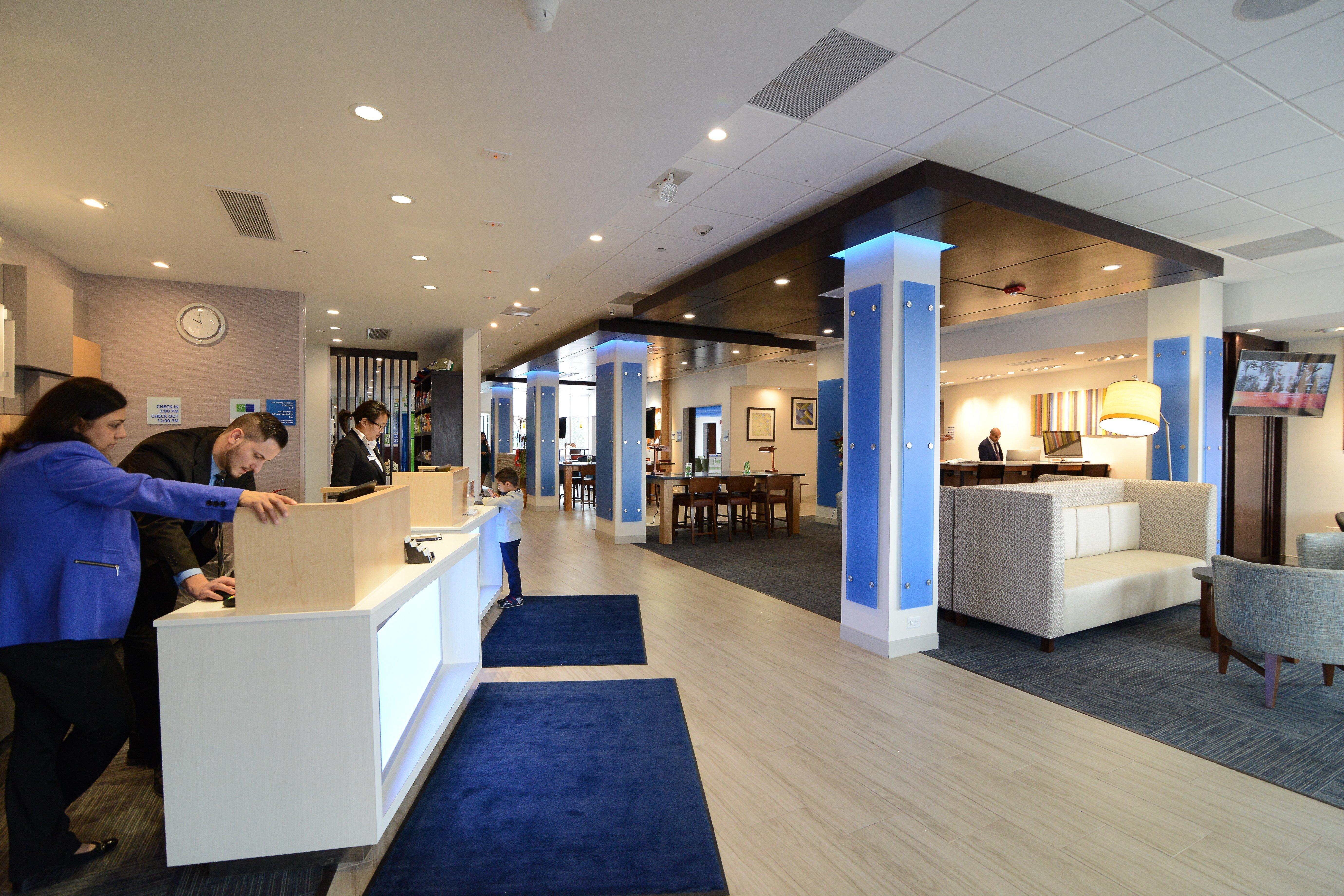 Holiday Inn Express & Suites Chicago North Shore - Niles By Ihg מראה חיצוני תמונה