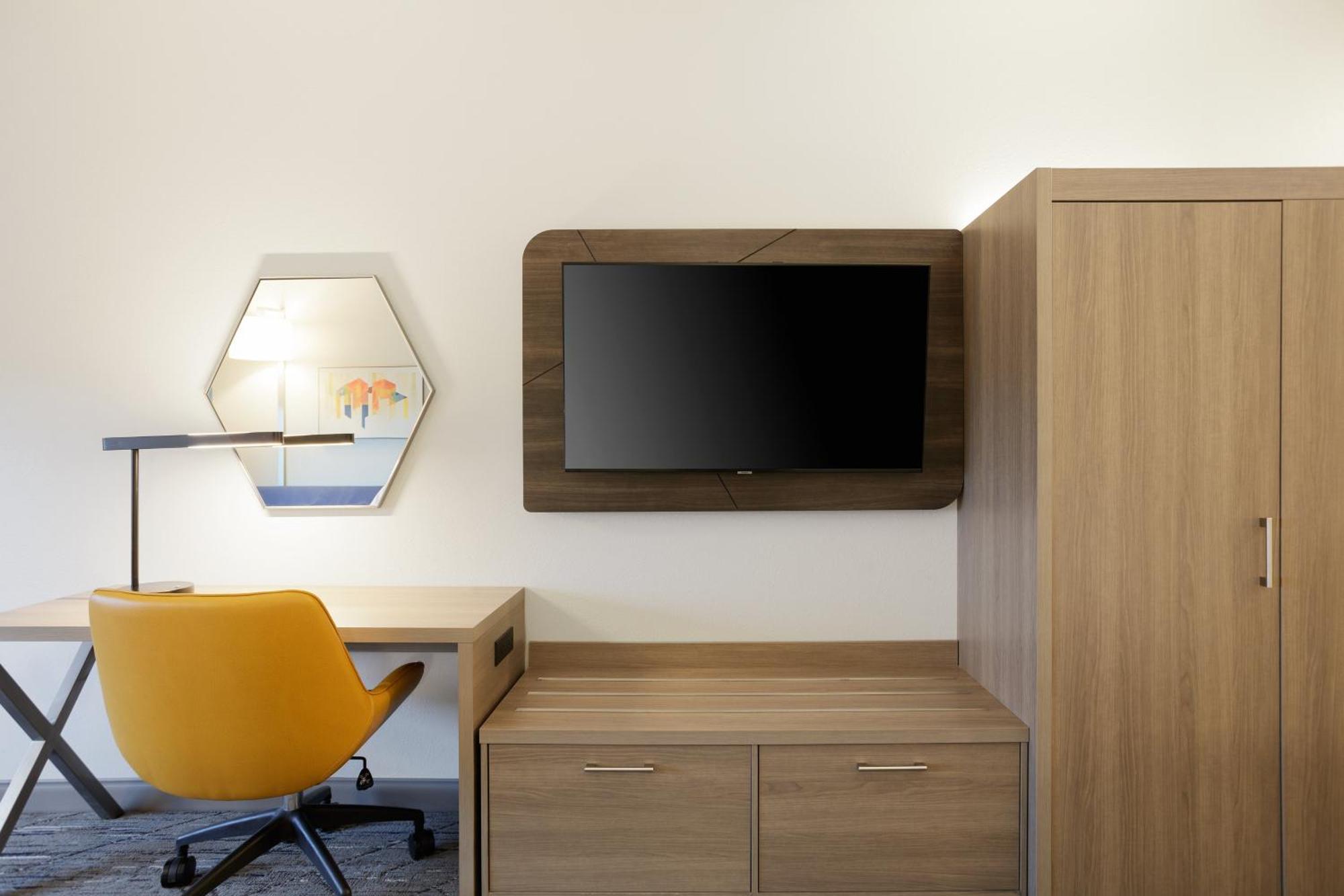Holiday Inn Express & Suites Chicago North Shore - Niles By Ihg מראה חיצוני תמונה
