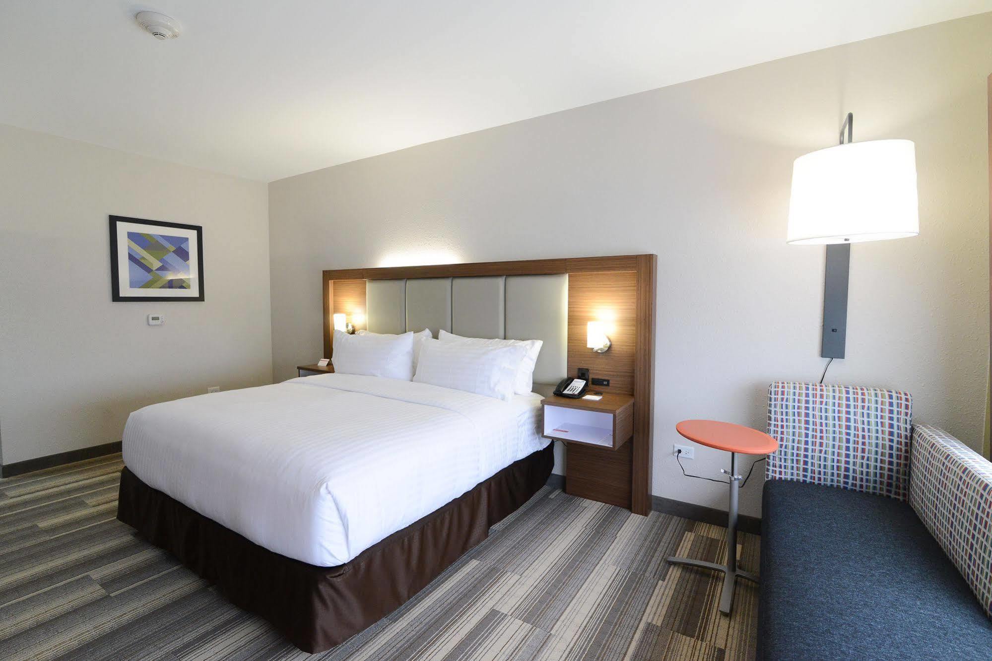 Holiday Inn Express & Suites Chicago North Shore - Niles By Ihg מראה חיצוני תמונה